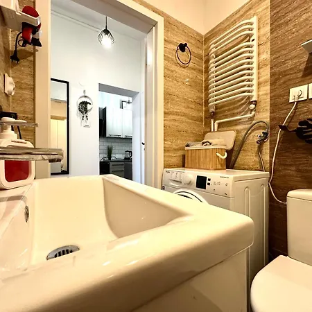 Nowa 8 - 1000m Main Square Apartman